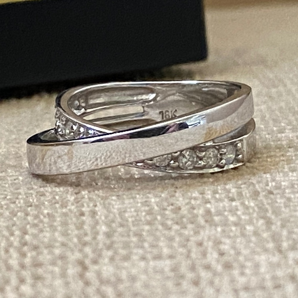 18KT White Gold and Diamond Band